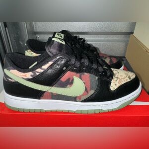 Nike Dunk Low SE Crazy Camo Men’s 9.5/Womens 11